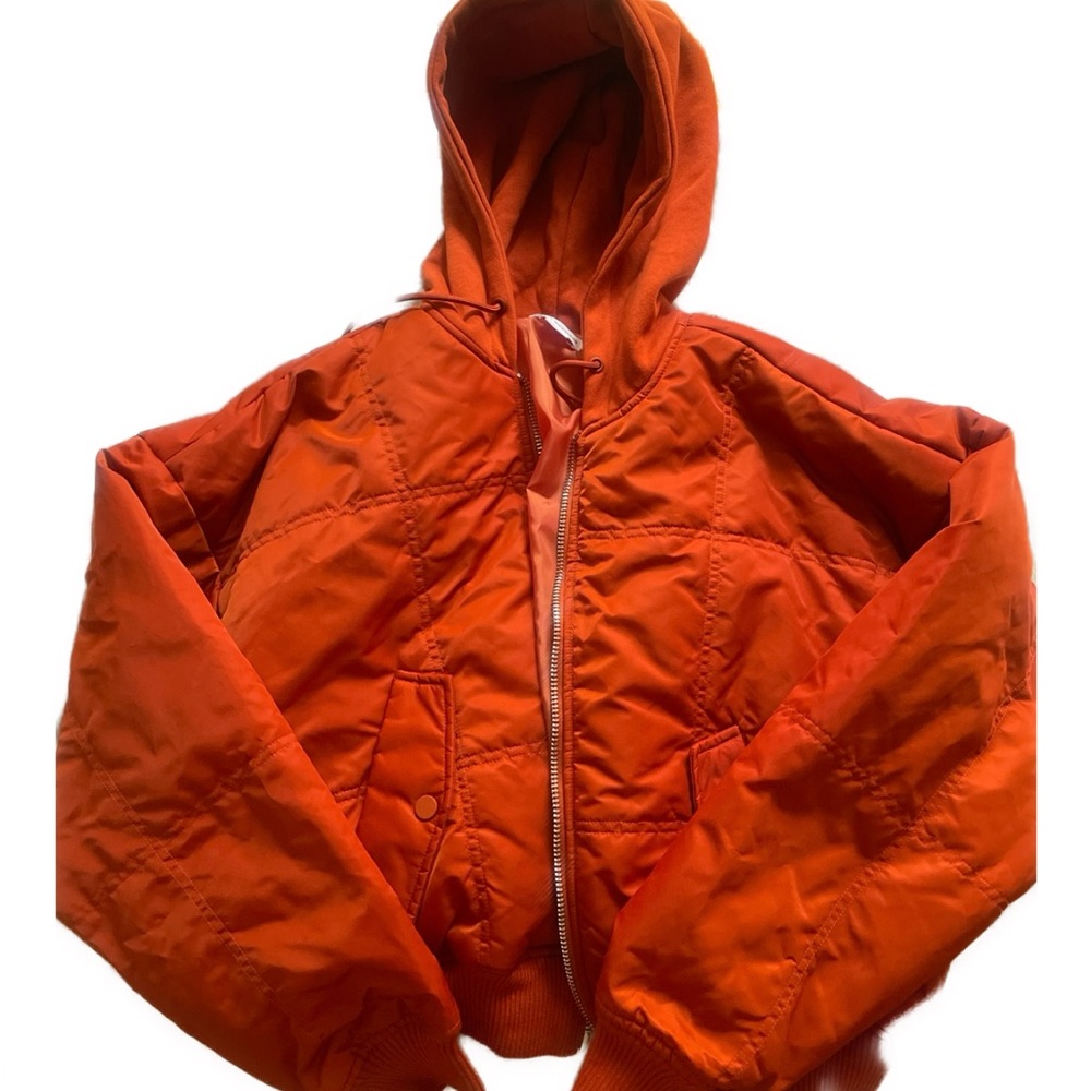 Good American Red Clay Cropped Puffer Jacket